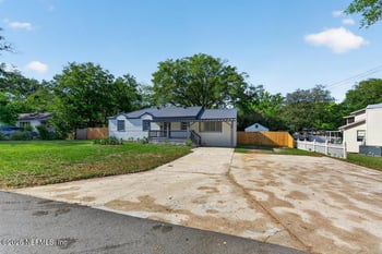 9751 Macarthur Ct, Jacksonville, FL 32246