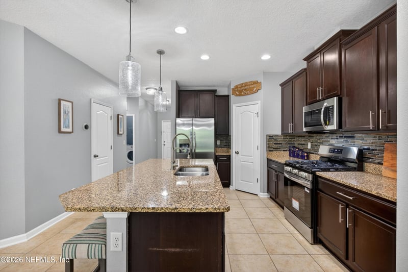 209 Willow Ridge Dr, Jacksonville, FL 32081