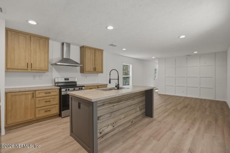 326 Gloria Ave, Interlachen, FL 32148