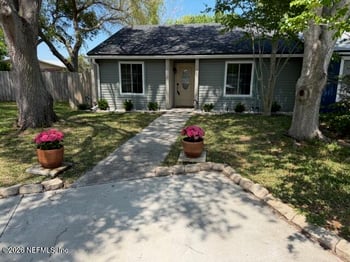 582 Aquatic Dr, Atlantic Beach, FL 32233