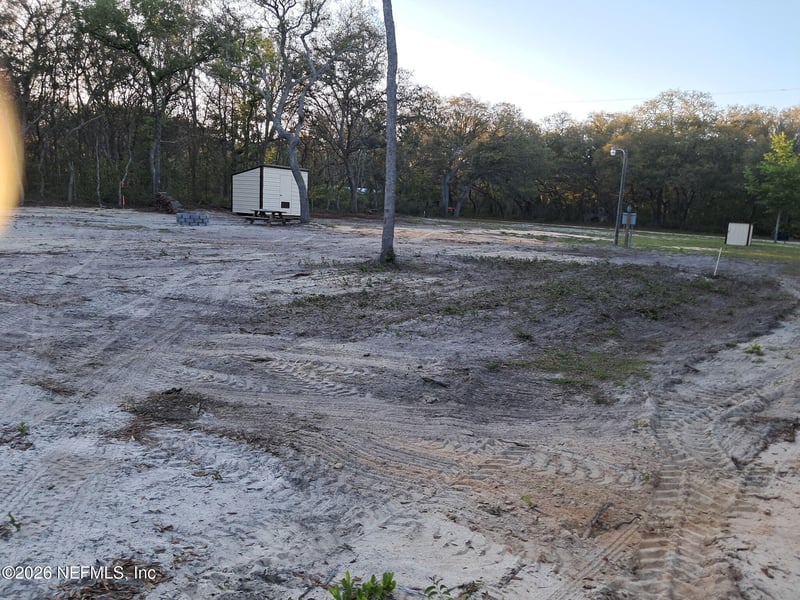 415 Pine Tree Dr, Hollister, FL 32147