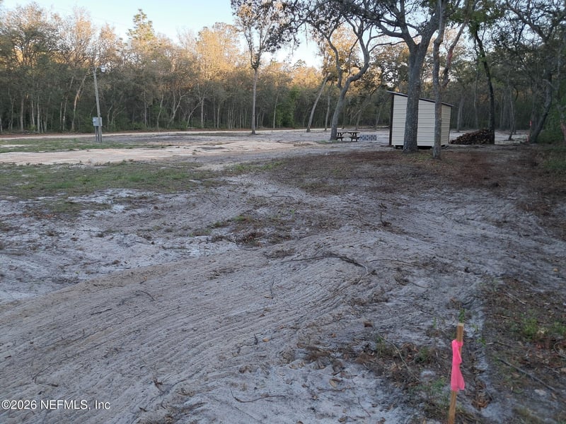 415 Pine Tree Dr, Hollister, FL 32147