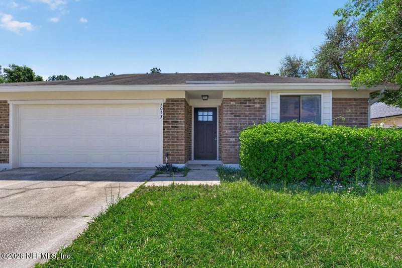 7053 Eagles Perch Dr, Jacksonville, FL 32244