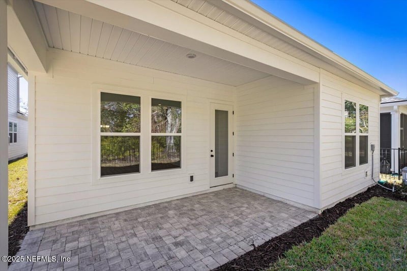 196 Zephyr Dr, St Johns, FL 32259