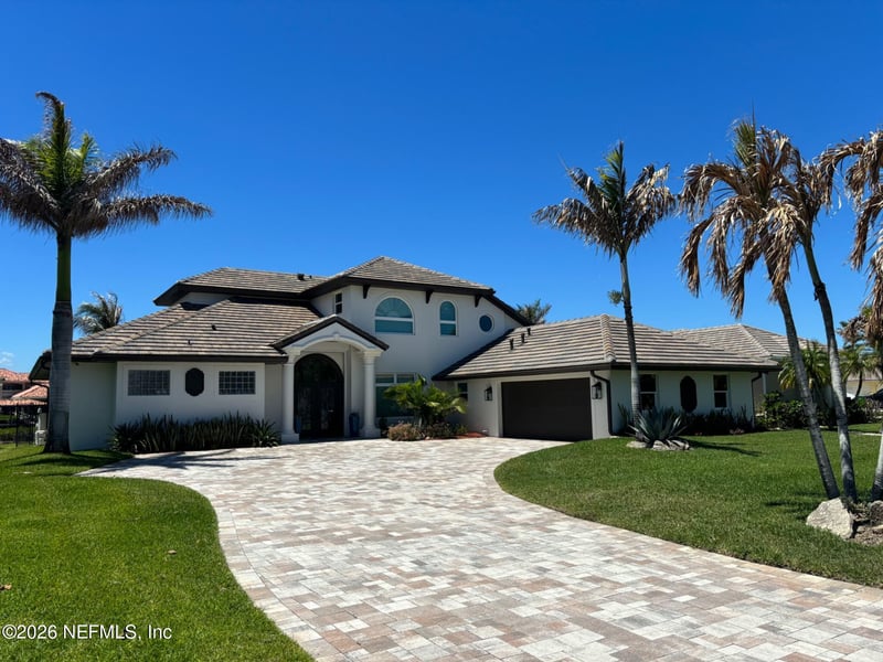 134 Island View Dr, Indian Lake Estates, FL 32937