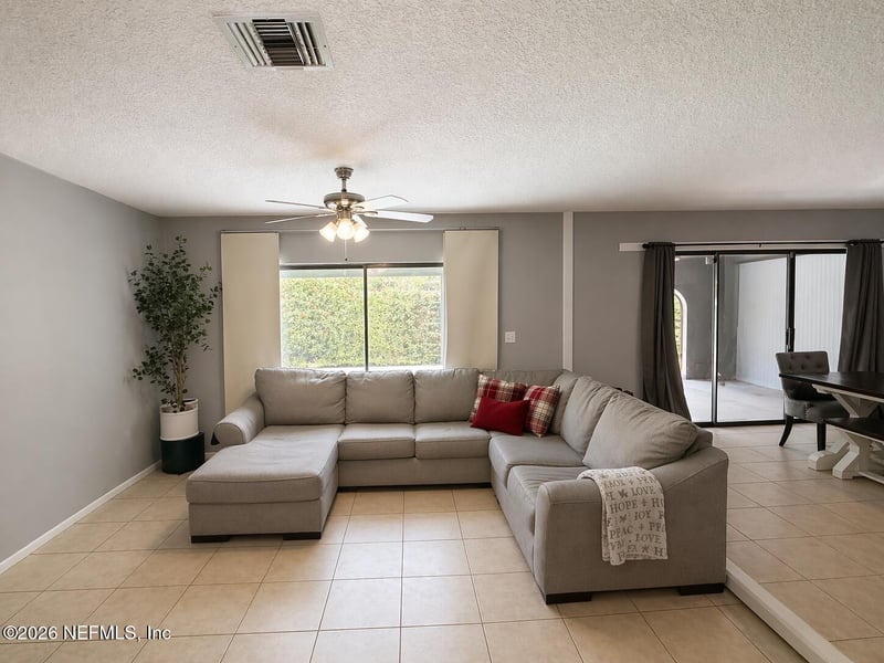 1291 Raleigh Ct, Tarpon Springs, FL 34689