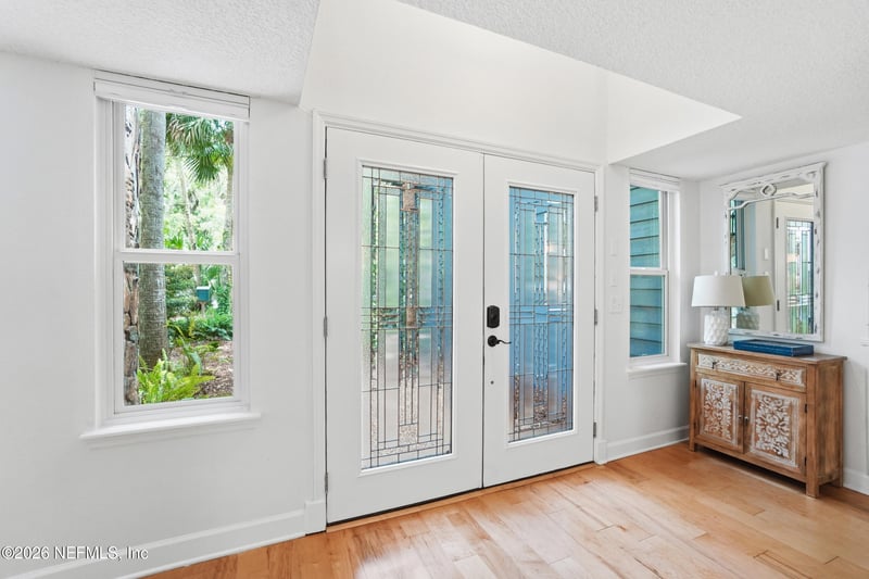 1852 Hickory Ln, Atlantic Beach, FL 32233