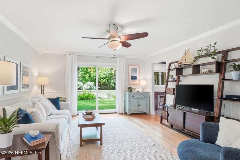 1852 Hickory Ln, Atlantic Beach, FL 32233