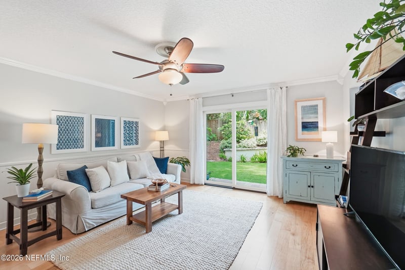 1852 Hickory Ln, Atlantic Beach, FL 32233