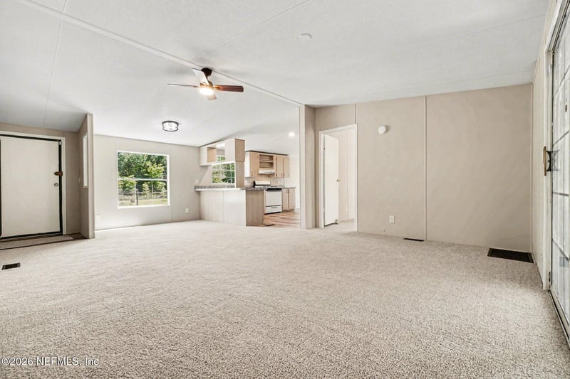 145 Dawson Dr, Interlachen, FL 32148