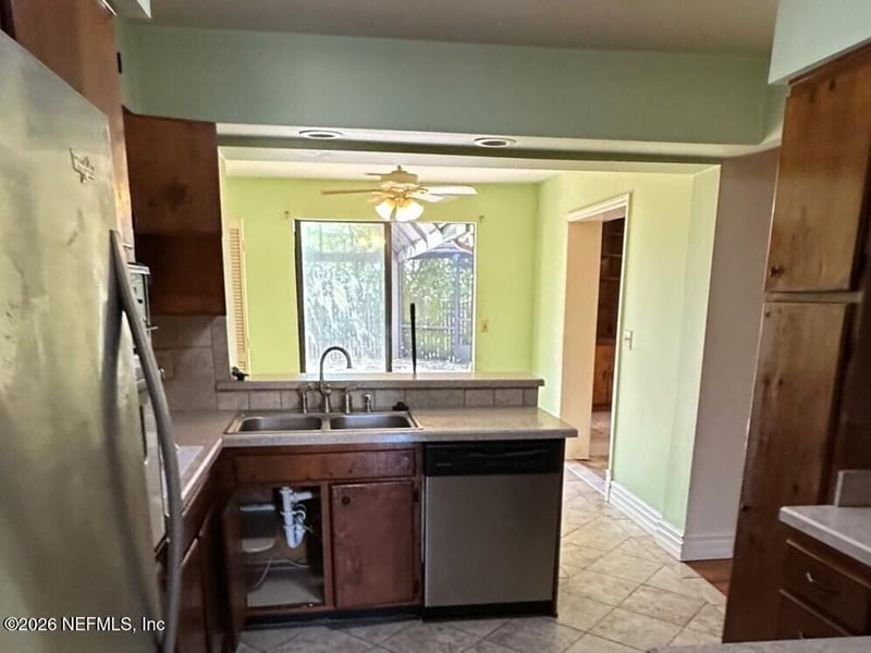 946 Jorick Ct, Jacksonville, FL 32225