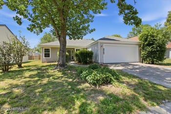 8062 Loch Lomond Ln, Jacksonville, FL 32244