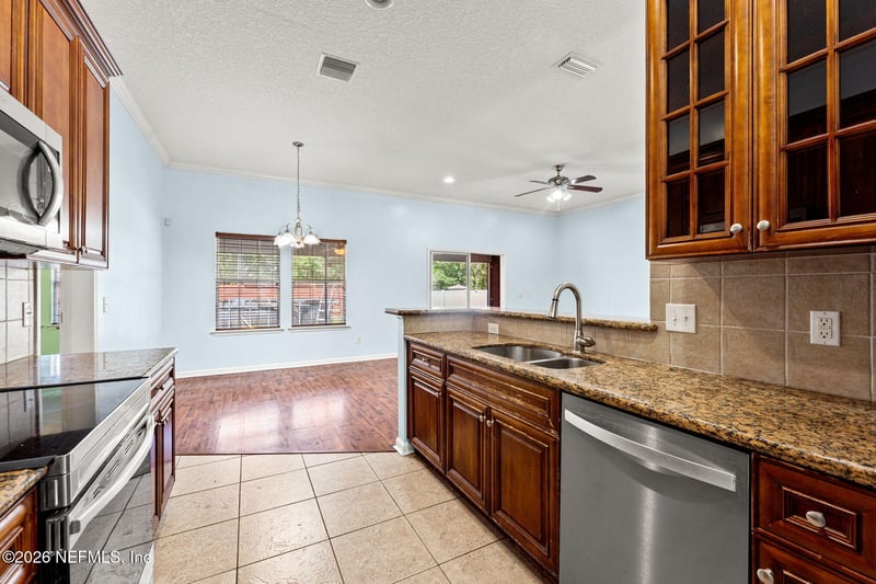 9251 Spider Lily Ln, Jacksonville, FL 32219