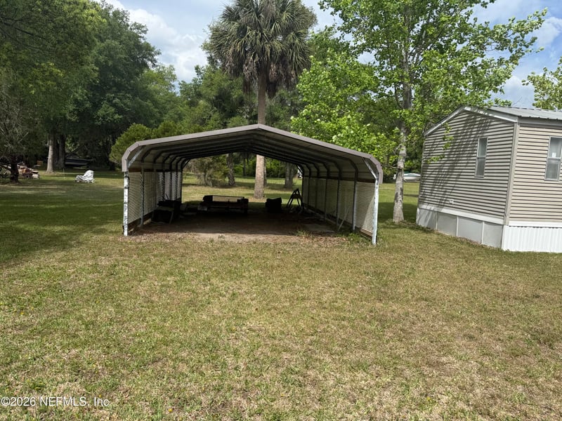 105 Canary Ln, Satsuma, FL 32189