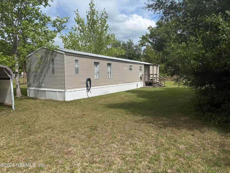105 Canary Ln, Satsuma, FL 32189