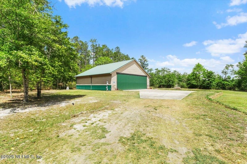 11111 Apache Ln, Glen St Mary, FL 32040