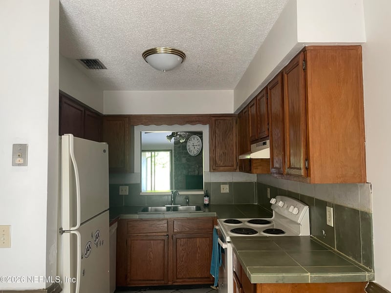 1847 Oak Water Dr, Jacksonville, FL 32225