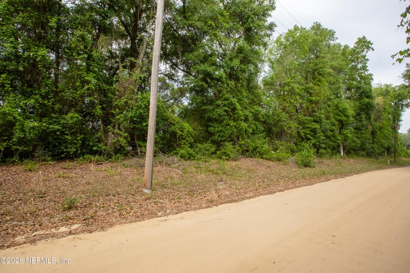 141 Fishermans Dr, Interlachen, FL 32148