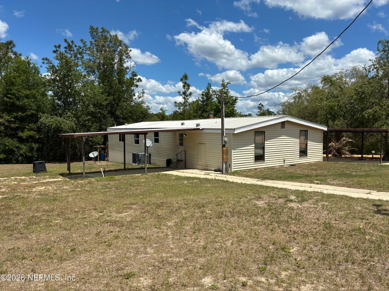 636 Union Ave, Interlachen, FL 32148