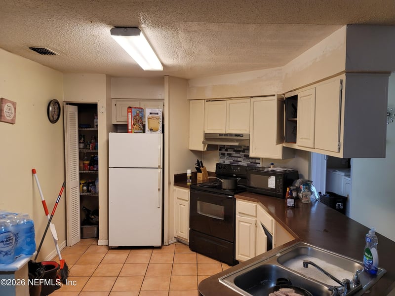 4546 Melissa Ct, Jacksonville, FL 32210