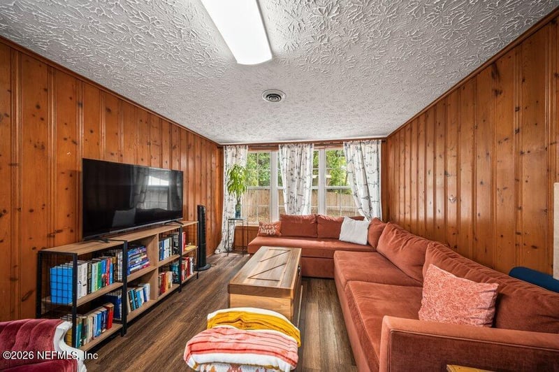 5810 Cherry Laurel Dr, Jacksonville, FL 32210