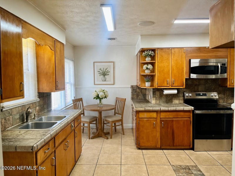 6503 Sapphire Dr, Jacksonville, FL 32208