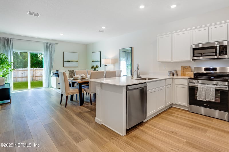 9729 Topaz Ln, Jacksonville, FL 32257