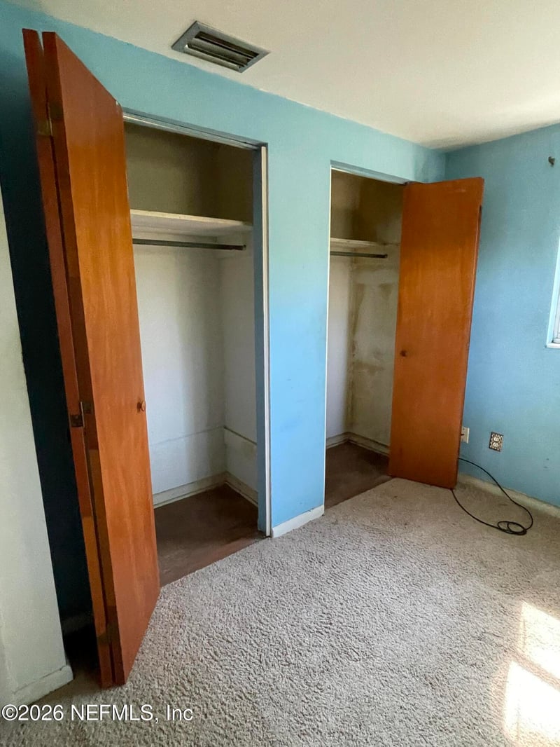 2930 Loran Dr, Jacksonville, FL 32216