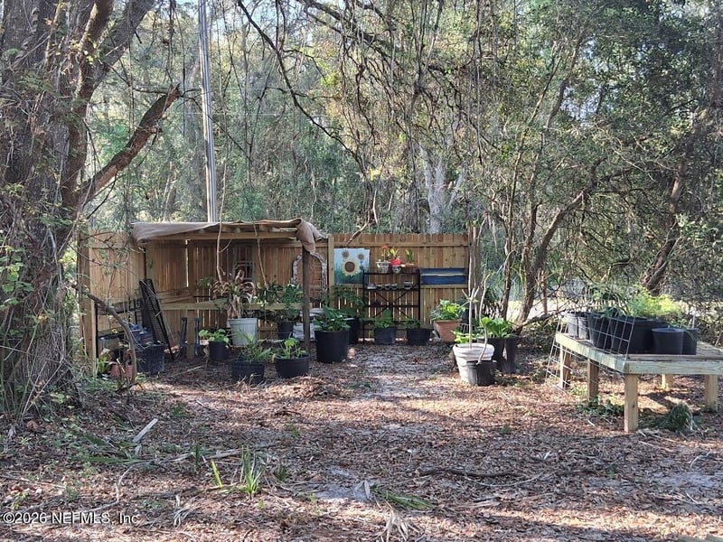 910 Paradise Blvd, Georgetown, FL 32139