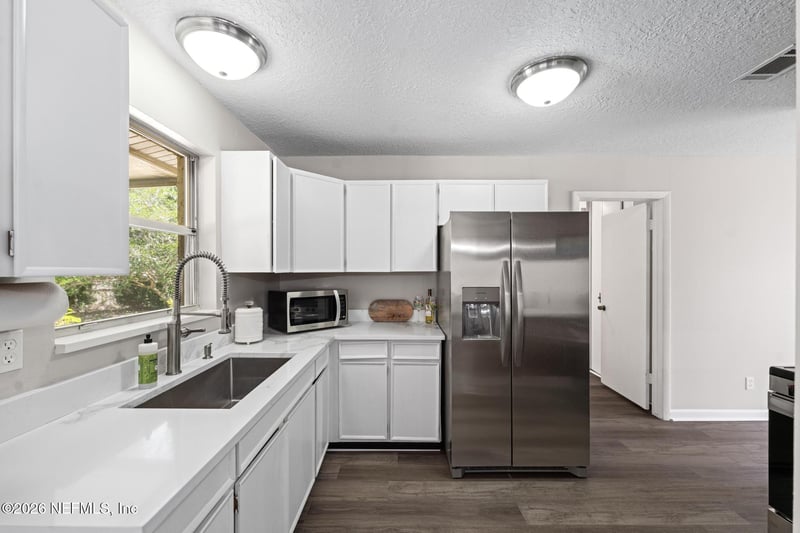 8003 Lourdes Dr, Jacksonville, FL 32210