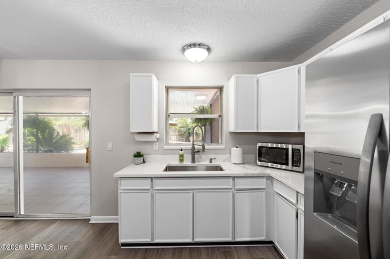 8003 Lourdes Dr, Jacksonville, FL 32210