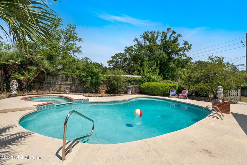 8003 Lourdes Dr, Jacksonville, FL 32210