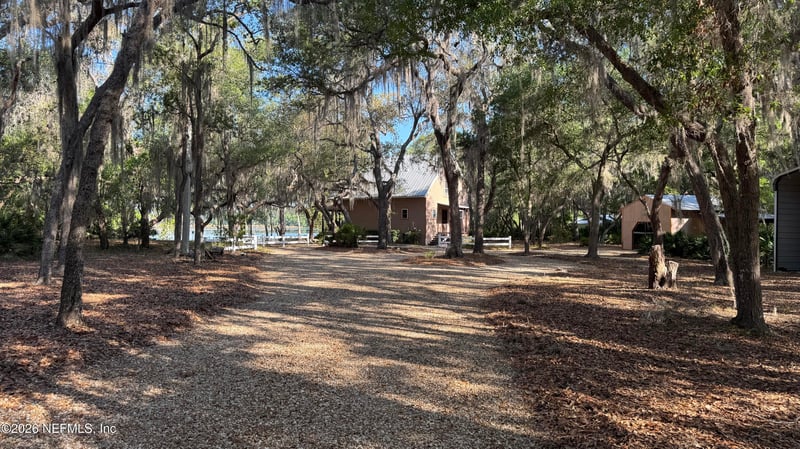 150 Indian Lakes Rd, Hawthorne, FL 32640