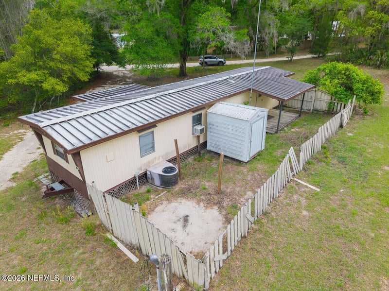111 Palmer Ave, Pomona Park, FL 32181