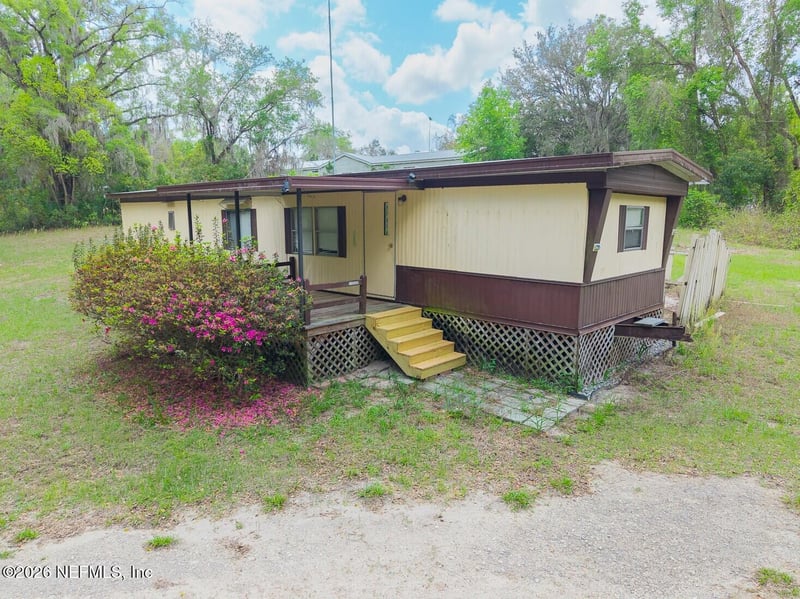 111 Palmer Ave, Pomona Park, FL 32181