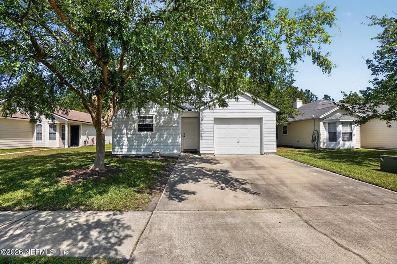 1943 Hunters Trace Cir, Middleburg, FL 32068