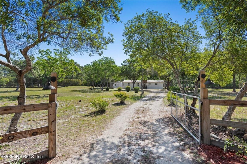 2439 Quarterhorse Trl, Middleburg, FL 32068