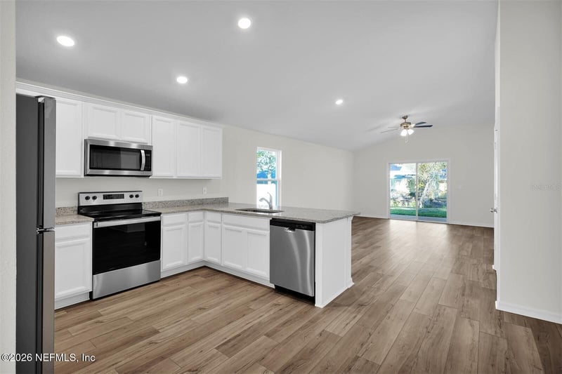 33 Pineapple Dr, Palm Coast, FL 32164