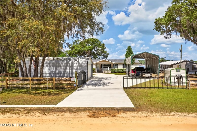 141 Kitty Ave, Interlachen, FL 32148