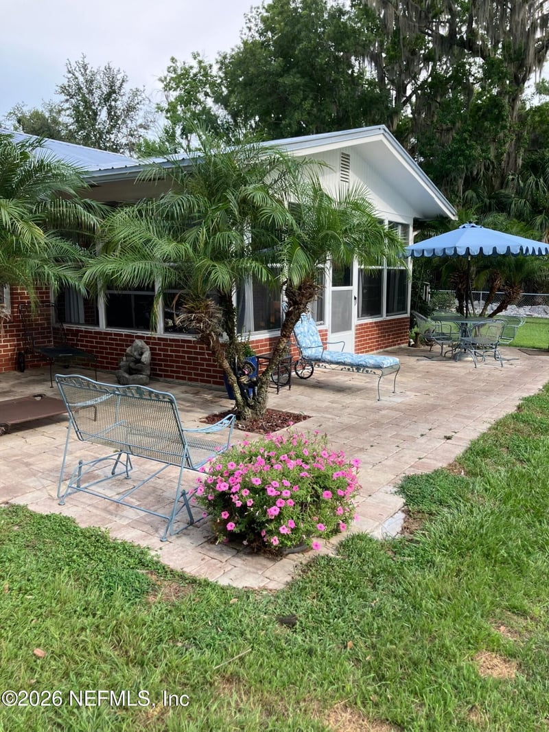 117 St Johns Fishing Lodge Rd, Crescent City, FL 32112