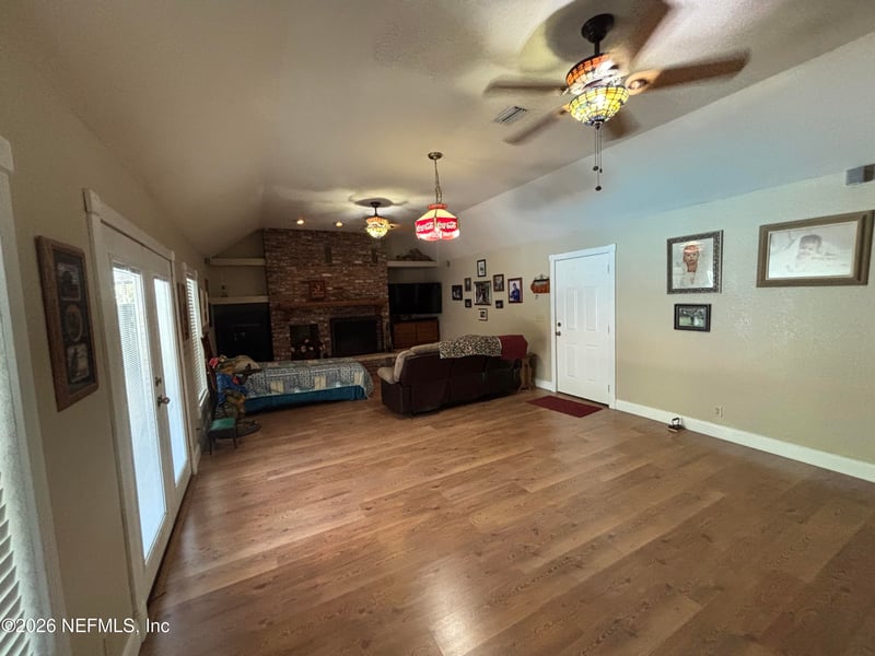 177 Central Ave, San Mateo, FL 32187
