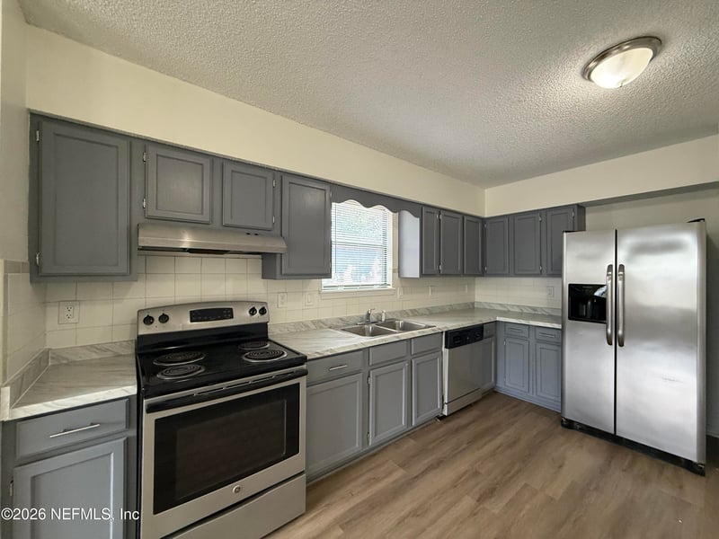 8215 Sailmaker Ln, Jacksonville, FL 32210