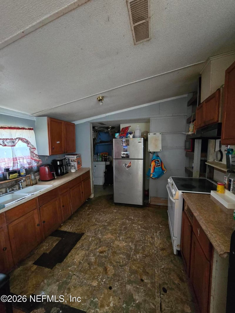 120 Cline Ave, Interlachen, FL 32148