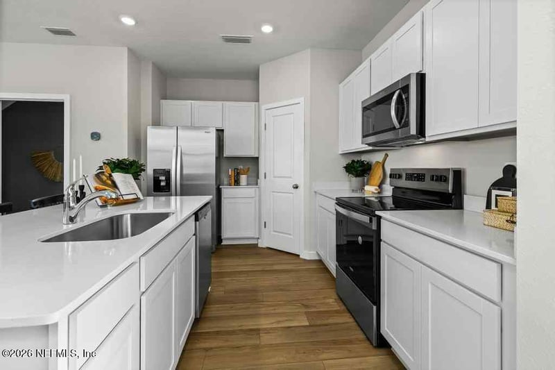 174 Brazil Nut Cir, Jacksonville, FL 32218