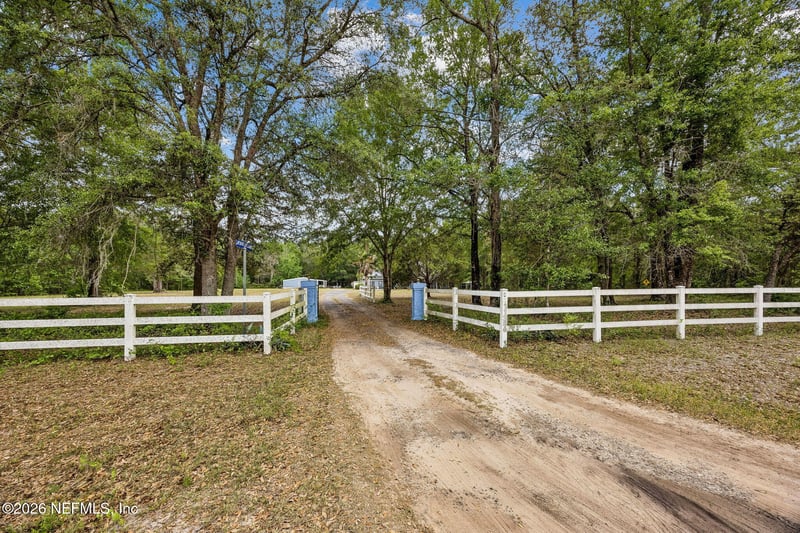 11286 J D Smith Trl, Glen St Mary, FL 32040