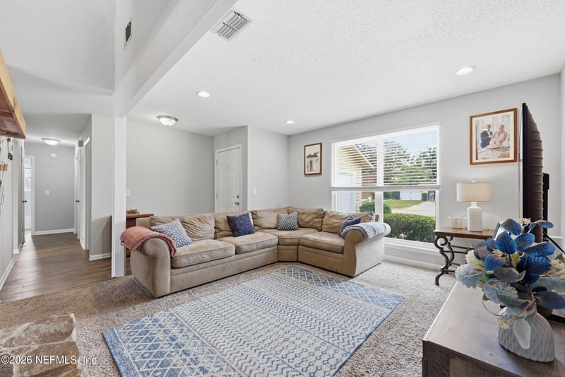 2550 Oakview Dr, Jacksonville, FL 32246