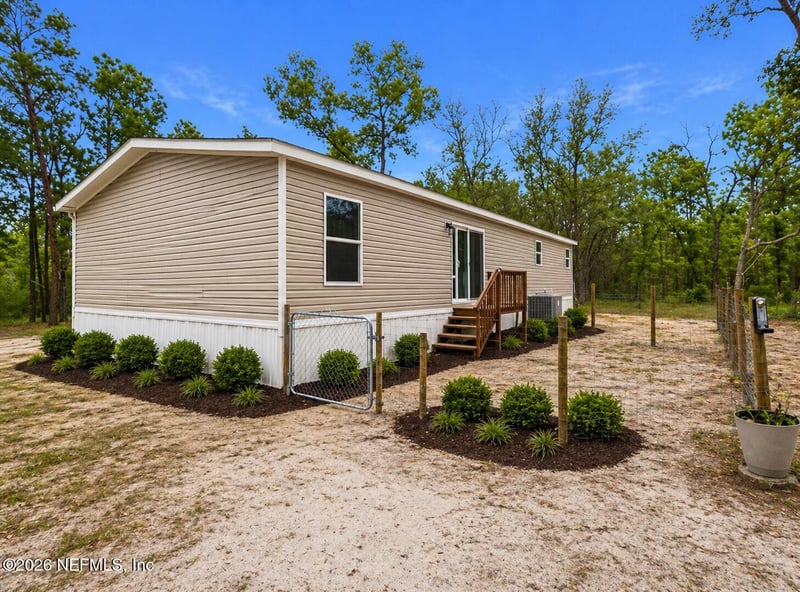 121 Janet Dr, Hollister, FL 32147