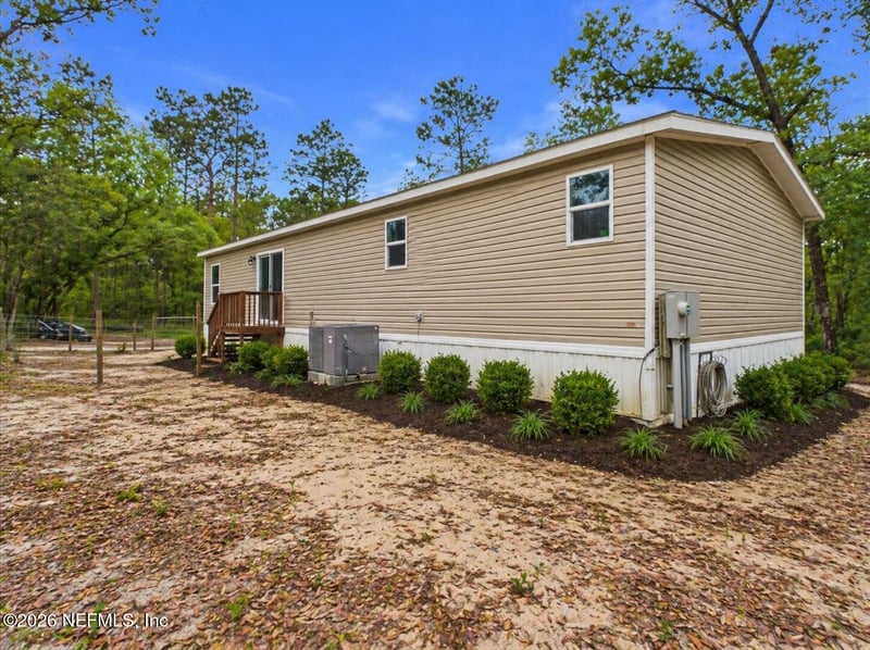 121 Janet Dr, Hollister, FL 32147