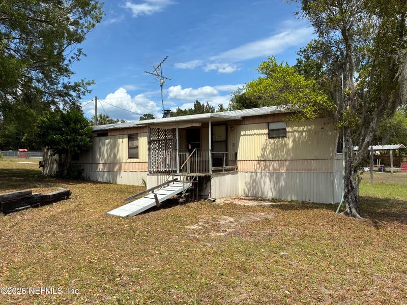 121 Church Lake Dr, Interlachen, FL 32148