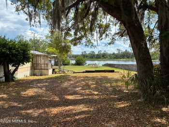 121 Church Lake Dr, Interlachen, FL 32148